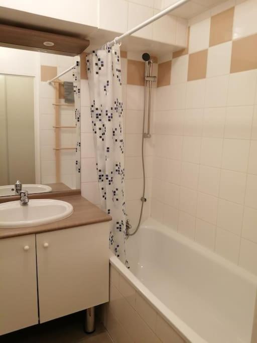 Fadil Apartment Валенсиен Екстериор снимка