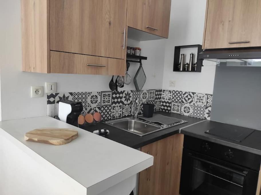 Fadil Apartment Валенсиен Екстериор снимка